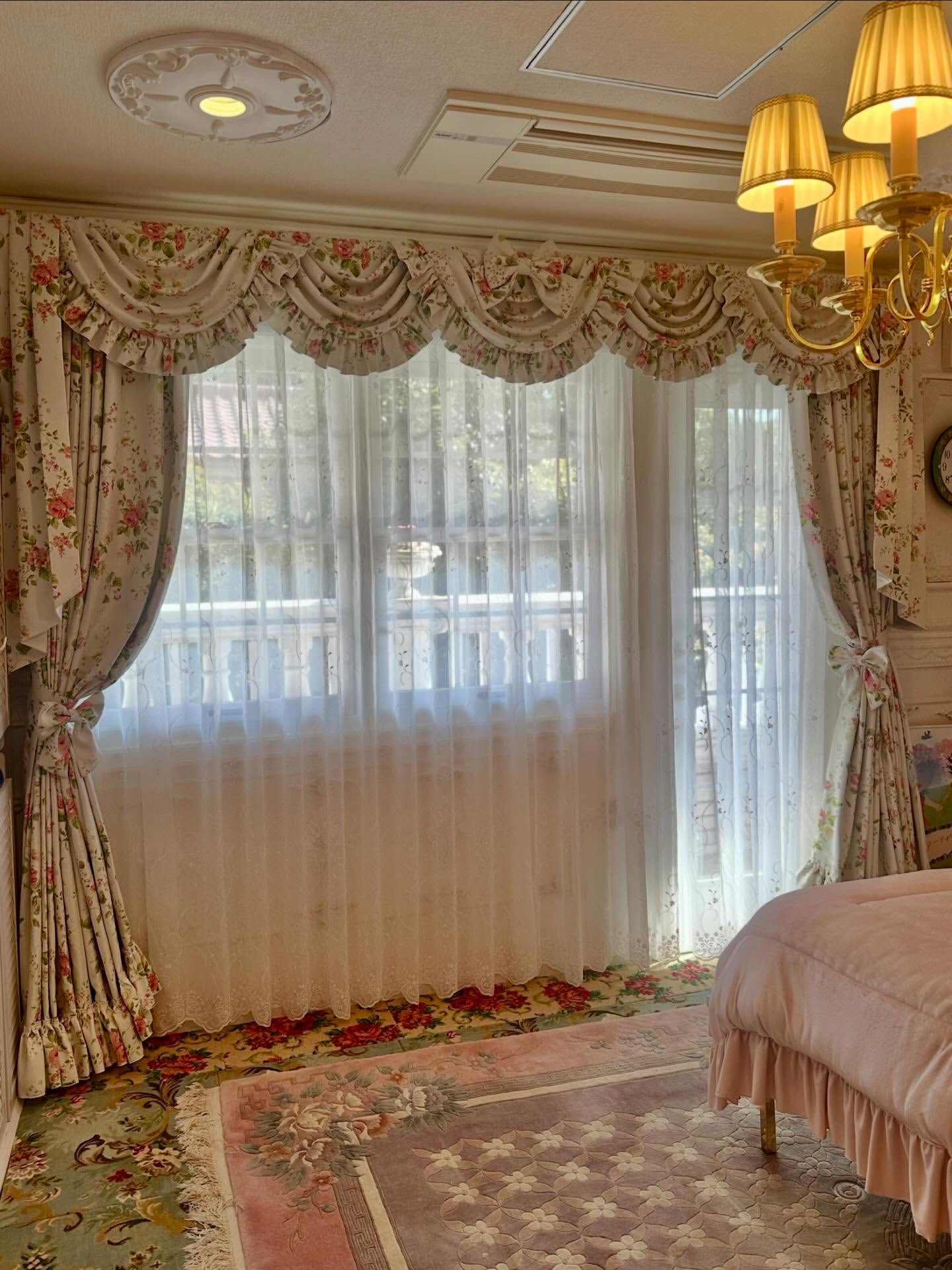 フリル付きスワッグアンドテールはおまかせ｜施工事例｜オーダーカーテン専門店grandmore