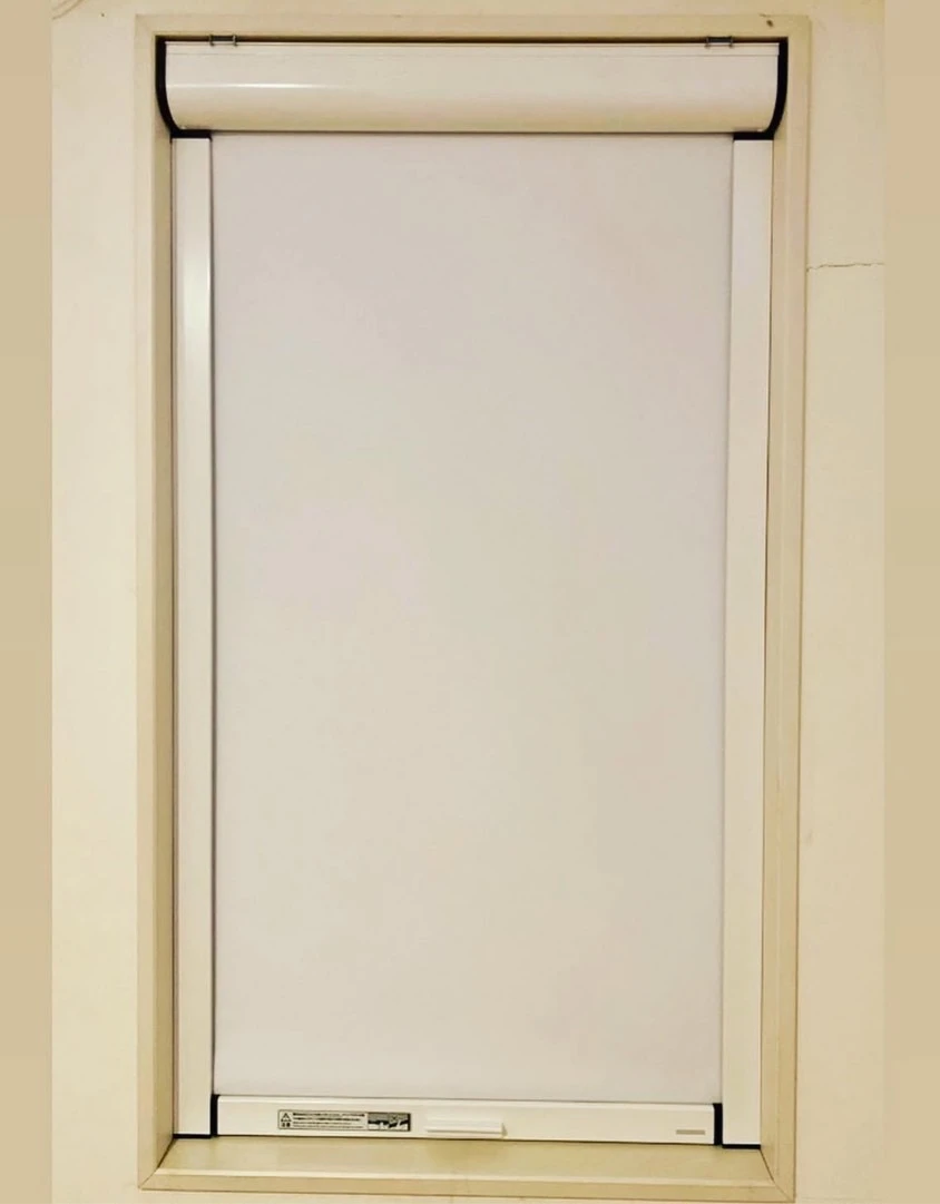 遮光ロールスクリーンの施工例